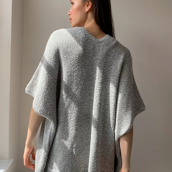 Aritzia Ionic Cape - Picture 2 of 6